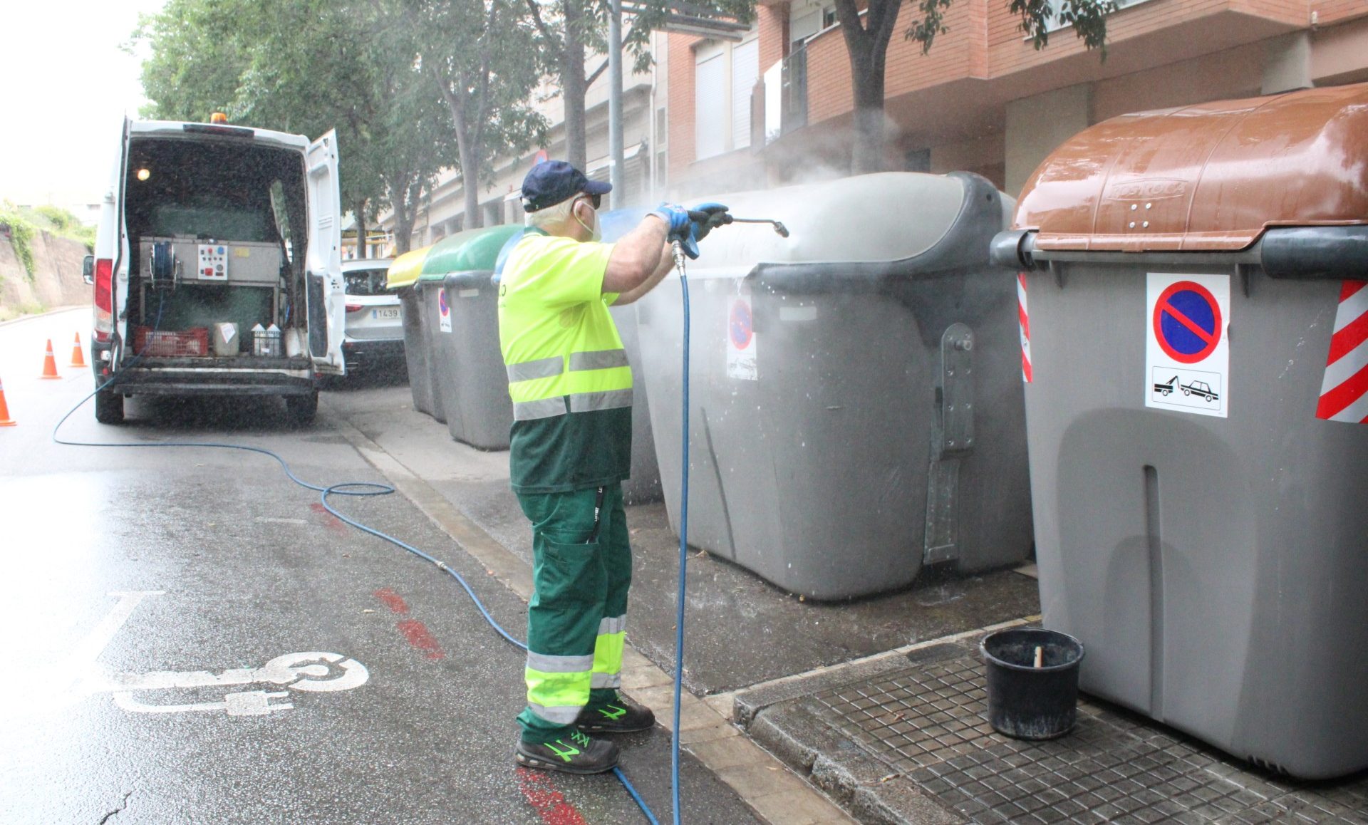 Eco-Equip neteja amb aigua no potable els més de 6.000 contenidors que hi ha a la ciutat