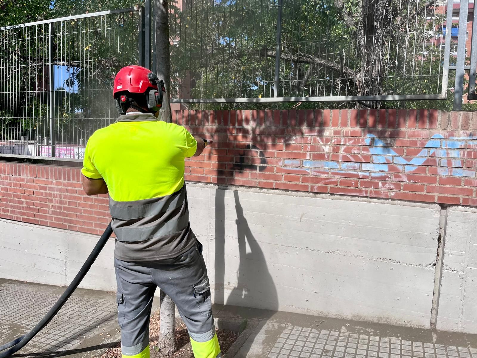 Es dobla el pressupost destinat a netejar grafits en l’espai públic per mantenir la ciutat més neta